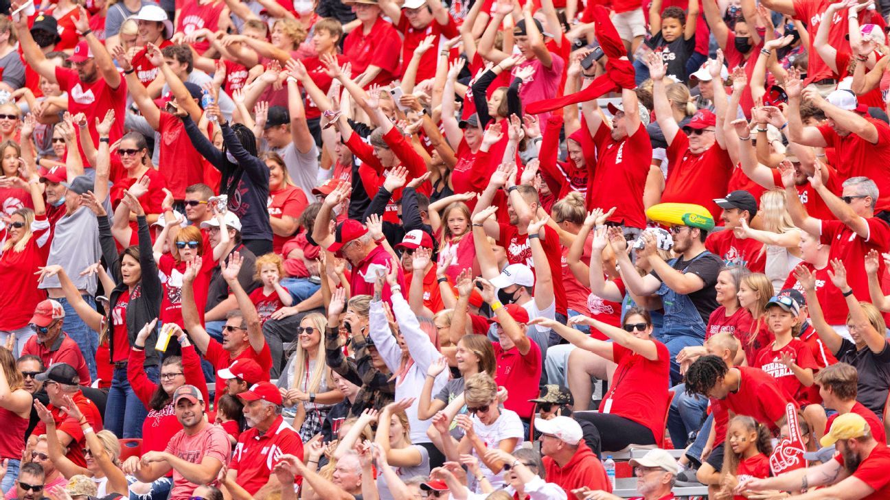 Nebraska football fans faithful, determined to keep home sellout streak ...