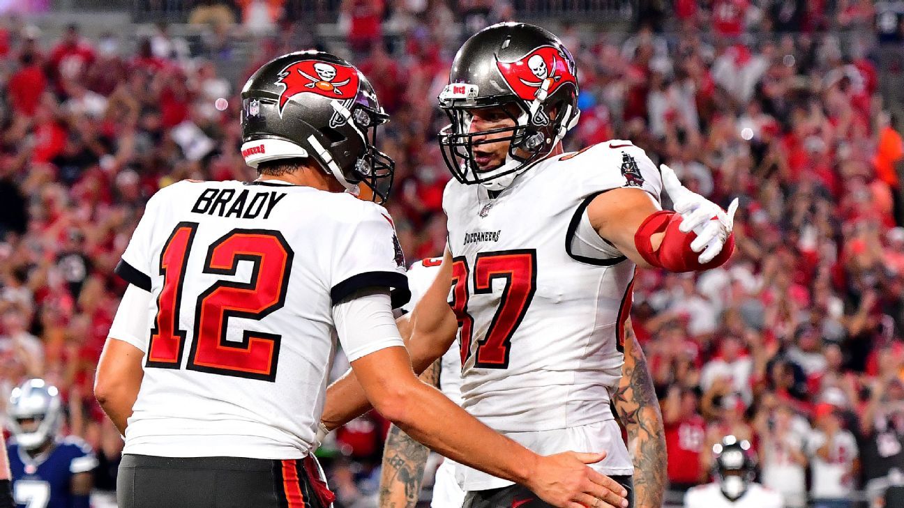 Tom Brady throws for 379 yards, 4 TDs, Bucs beat Cowboys 31-29