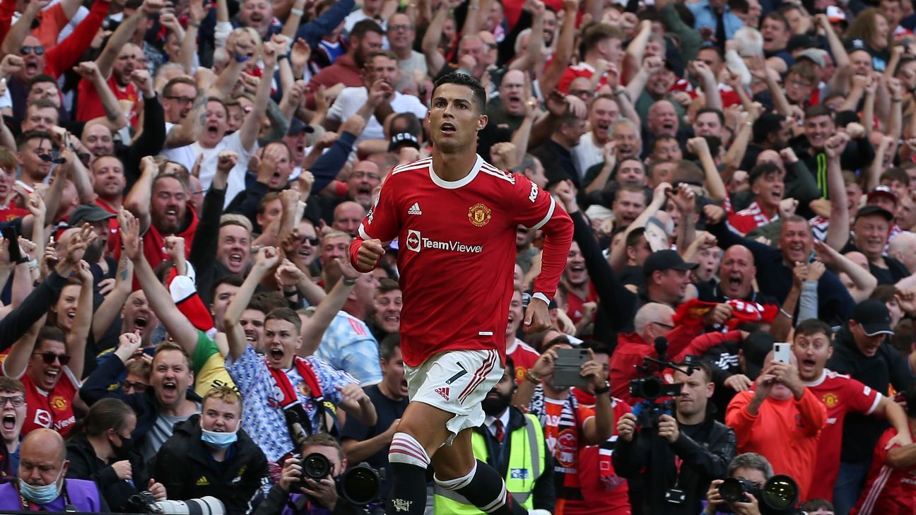 Ronaldo puts on a show in Man United return