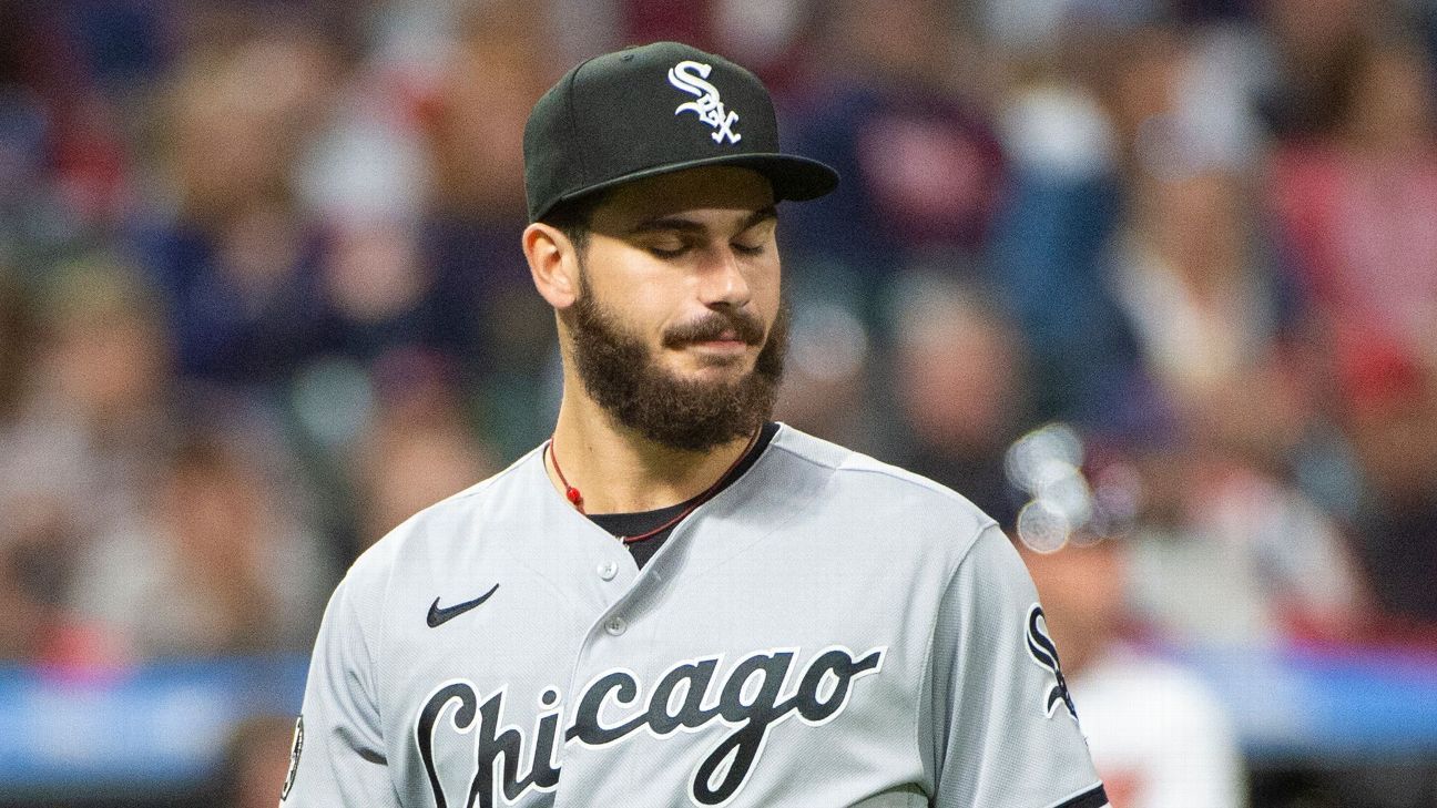 Chicago White Sox P Dylan Cease hit by comebacker, exits with