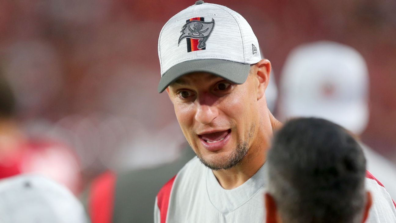 Ahead of return, Bucs' Rob Gronkowski reveals what he misses about New England