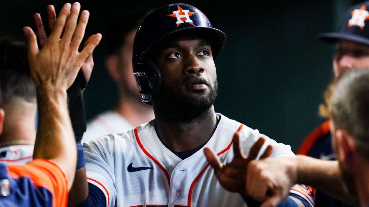 La star des Astros de Houston, Yordan Alvarez, est de retour au stade de baseball après avoir respiré la peur qui a nécessité un voyage à l’hôpital