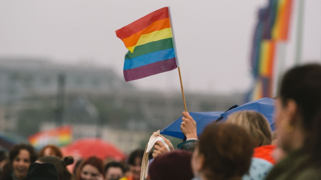 EUA têm 1º atleta de hóquei no gelo a se assumir homossexual