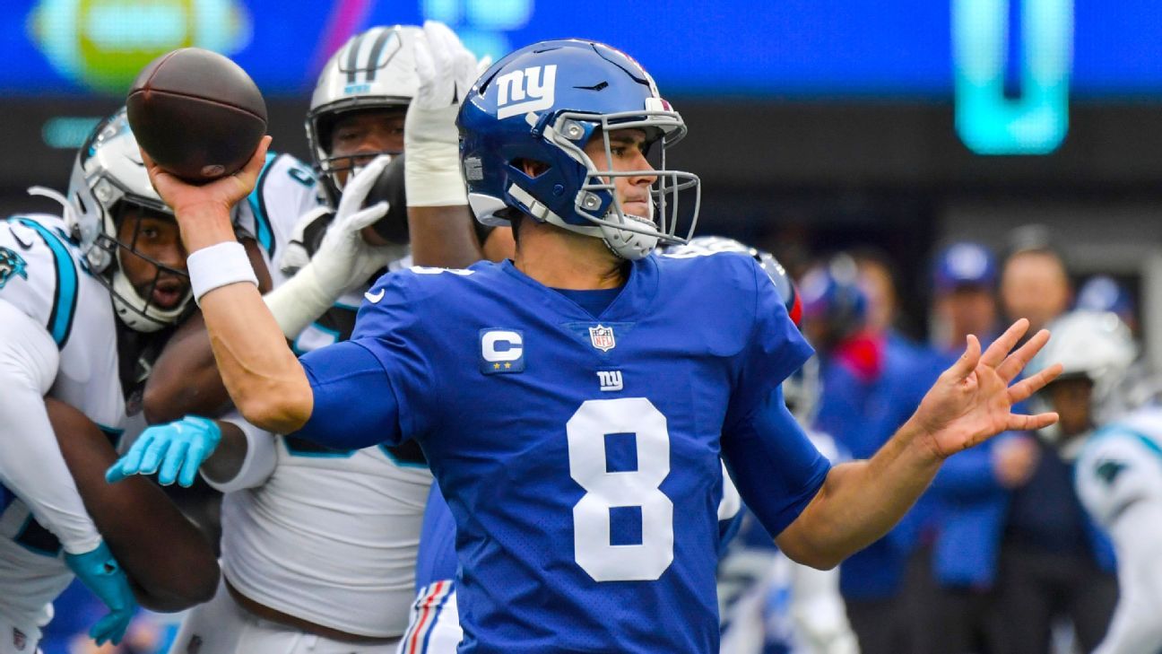 Giants give Daniel Jones a pass-catching weapon