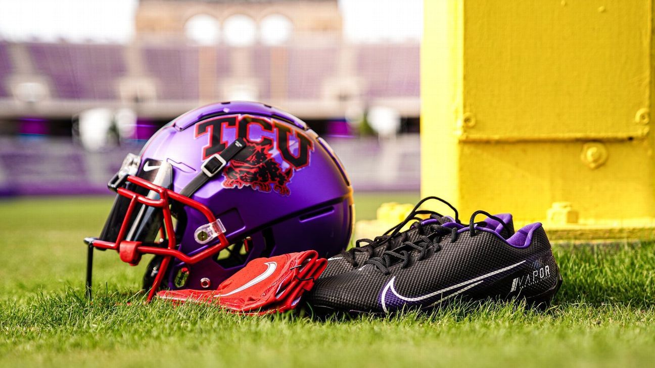Uniform roundup: Arizona debuts red chrome helmets - ESPN - College Football  Nation Blog- ESPN