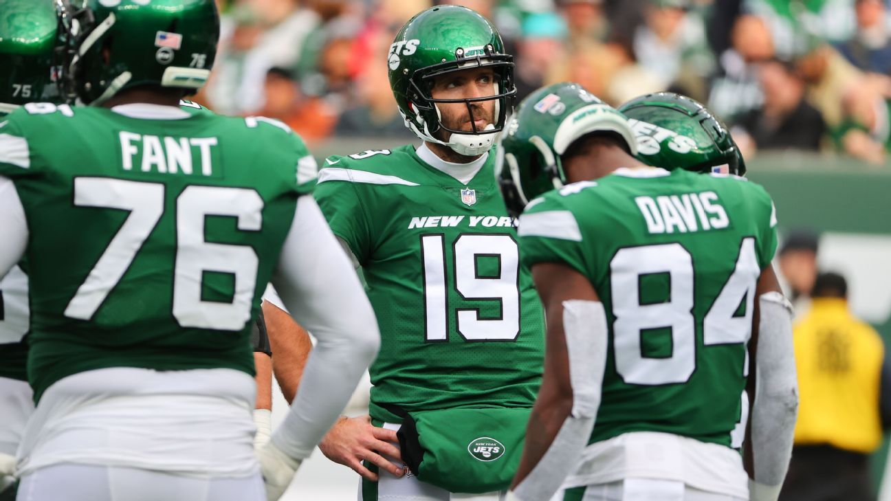 Robert Saleh stands by New York Jets acquiring unvaccinated QB Joe Flacco, descr..