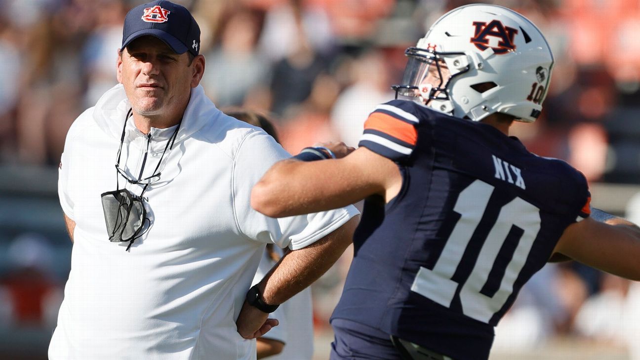 Auburn Tigers offensive coordinator Mike Bobo out after just one season, sources..