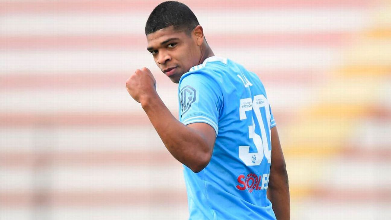 Soto "Percy Liza debe quedarse un año más en Sporting Cristal