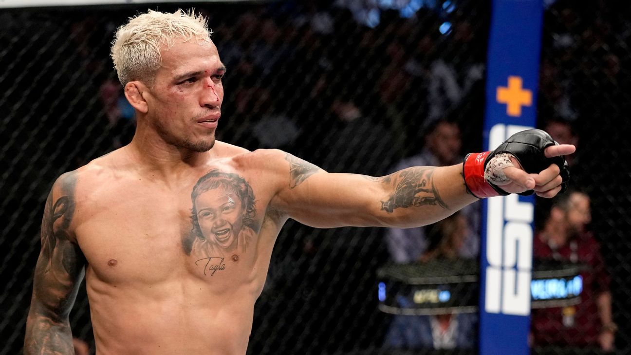 Charles de Bronx bloquea a Khabib y sus compañeros de equipo, noquea a Poirier y se queda con el cinturón de peso ligero