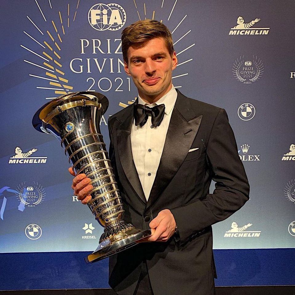 Max Verstappen recibió trofeo de piloto campeón de F1 ESPN