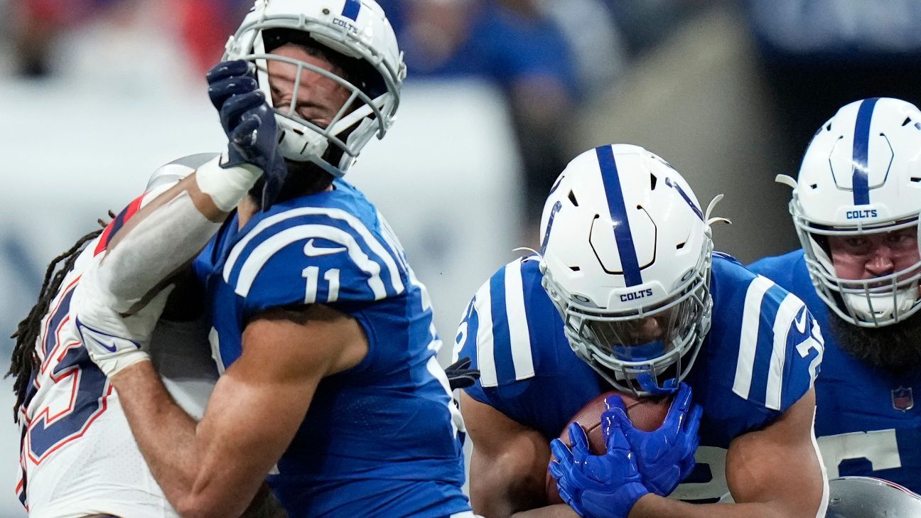 Indianapolis Colts wide receiver Michael Pittman Jr. (11) tries to