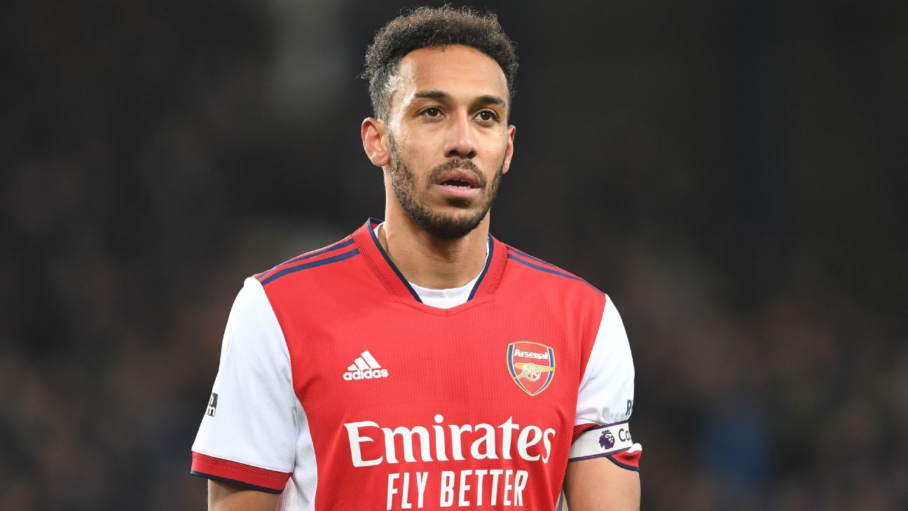 Pierre-Emerick Aubameyang insists Arsenal must pull together as a team