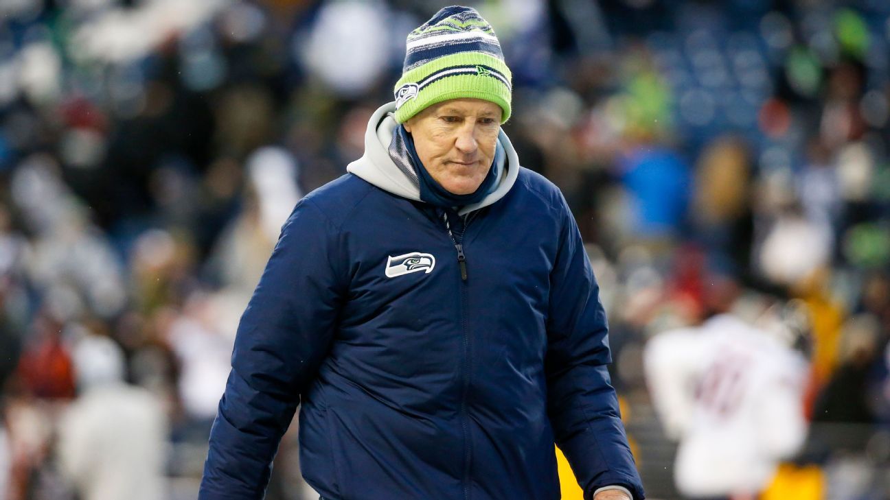 Seattle Seahawks entrenador Pete Carroll aullidos después kick off  cobertura hombre Richardo Lockette redistribuido a los Chicago Bears volver  especialistas durante el cuarto trimestre de un juego de pretemporada en el  CenturyLink