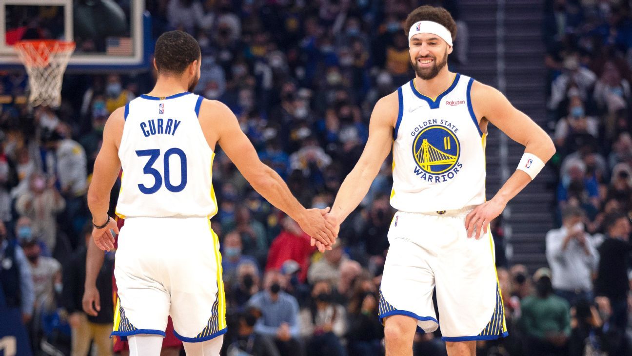 A long time coming: Warriors' Green joins Curry, Thompson on the court