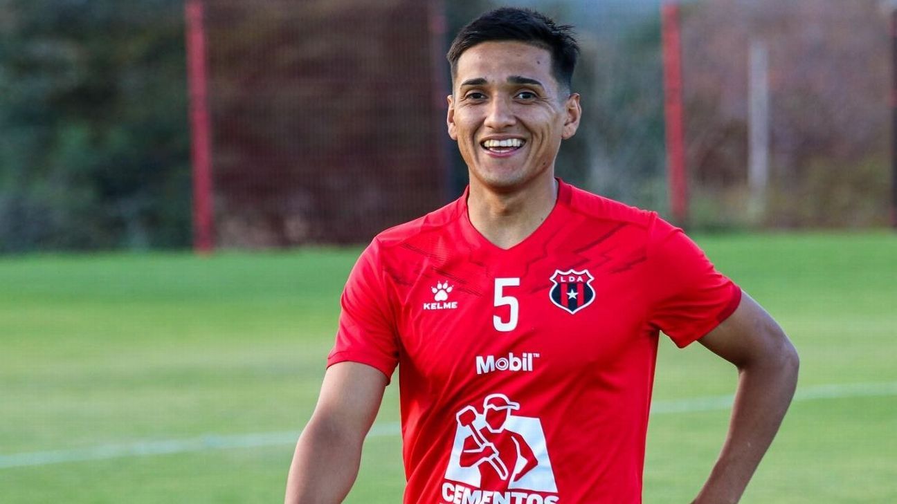 Israel Escalante, la joya de Boca Juniors que tuvo un flojo paso por Alajuelense (RRSS).