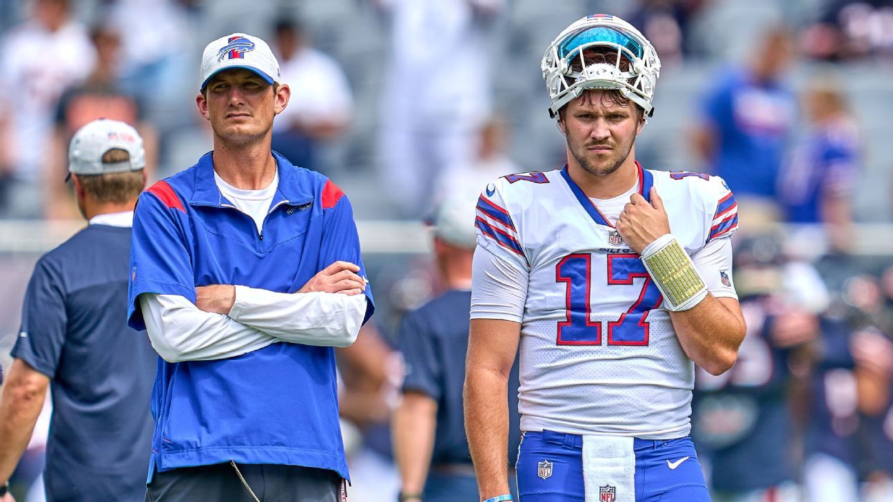 Buffalo Bills QB Josh Allen goes deep in batting practice before Blue  Jays-Yankees 