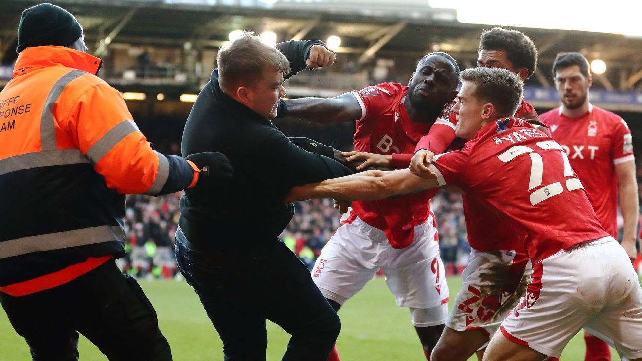 Leicester condemn fan for hitting Forest players