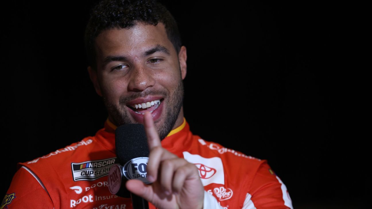 Wallace boosts playoff hopes with Darlington pole