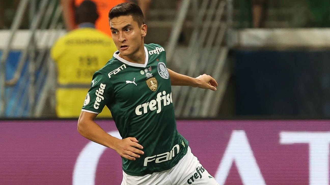 Atuesta marca pela primeira vez com a camisa do Palmeiras