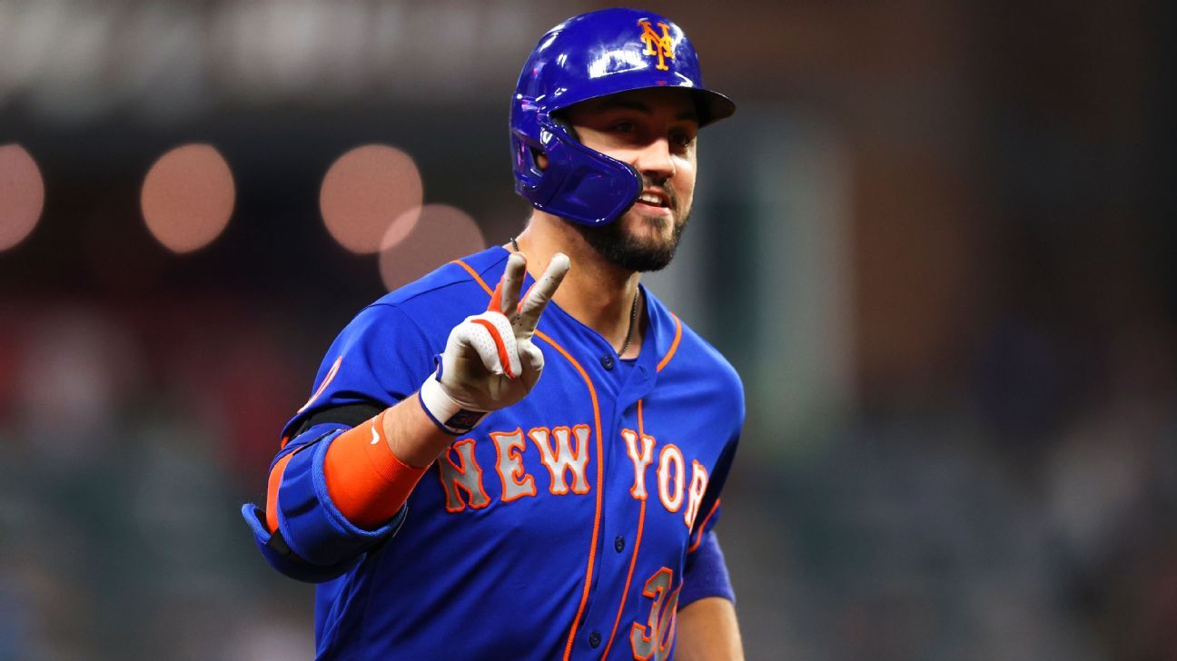 Giants signing Michael Conforto, reuniting Taylor Rogers with twin