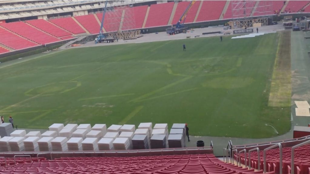 Cancha del Estadio Akron, muy dañada tras conciertos de Coldplay ESPN