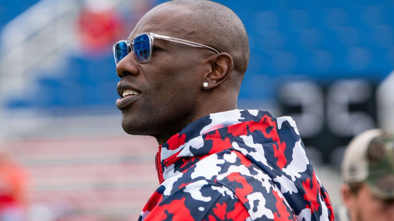 Terrell Owens punched man at CVS, says he was threatened