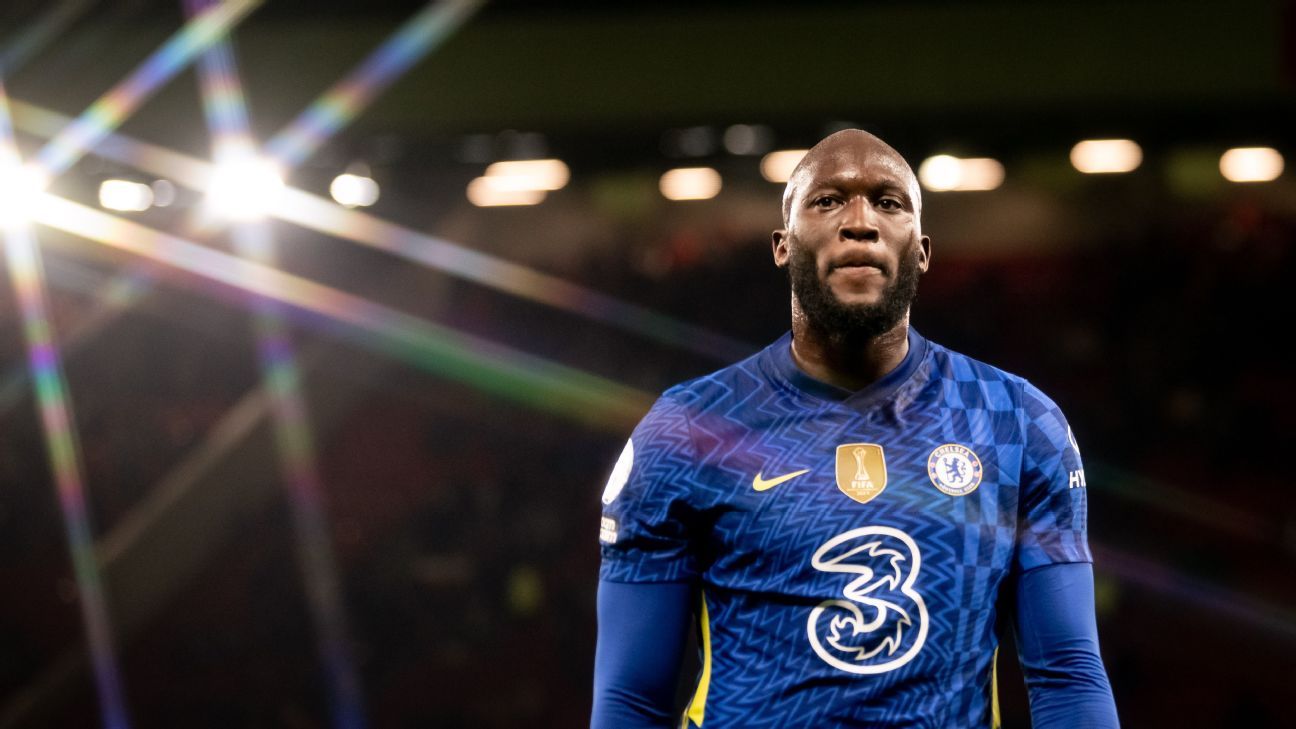 Barcelona turn to Chelsea's Romelu Lukaku to solve striker quandary