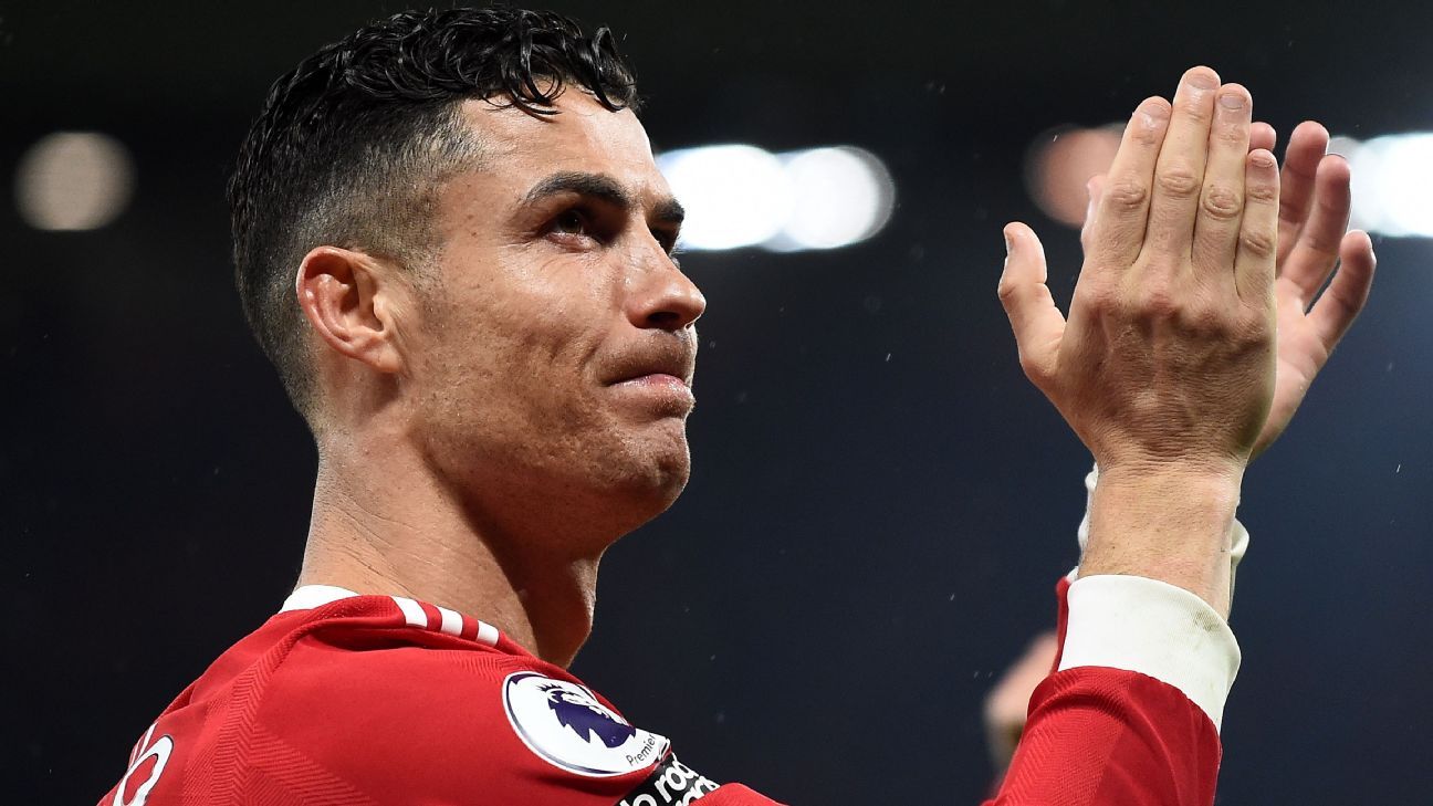 En la mira de tres clubes, Cristiano Ronaldo ha aplazado su regreso al United por «motivos familiares»;  Mira detrás de escena