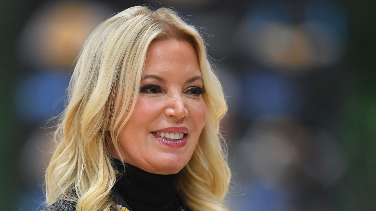 Los Angeles Lakers owner Jeanie Buss getting advice from Phil Jackson, Magic Joh..
