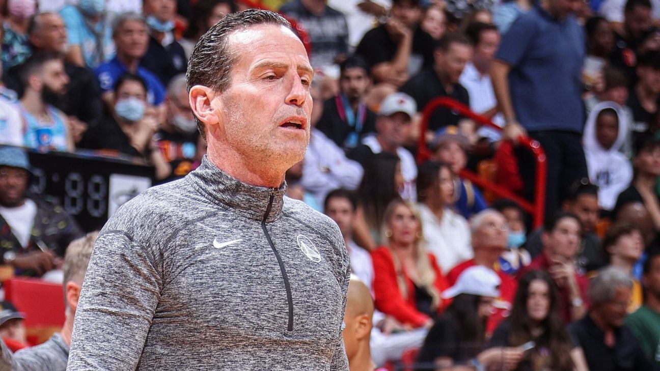 Bronnen zeggen dat Charlotte Hornets Kenny Atkinson heeft aangesteld als de nieuwe hoofdcoach