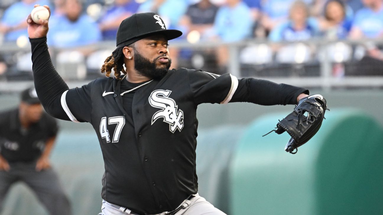 The Chicago White Sox sign Johnny Cueto