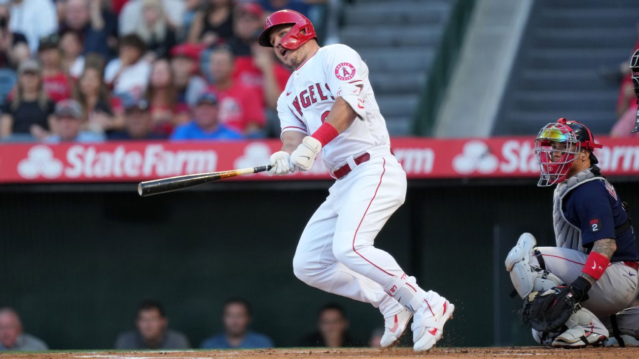 Angels' Mike Trout singles to end 0-for-26 slide