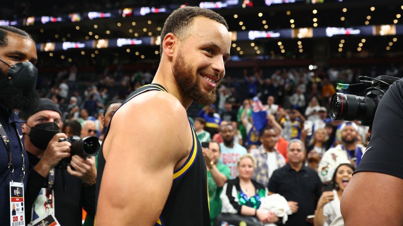 Stephen Curry completa graduação em Sociologia depois de 13 anos na NBA, nba