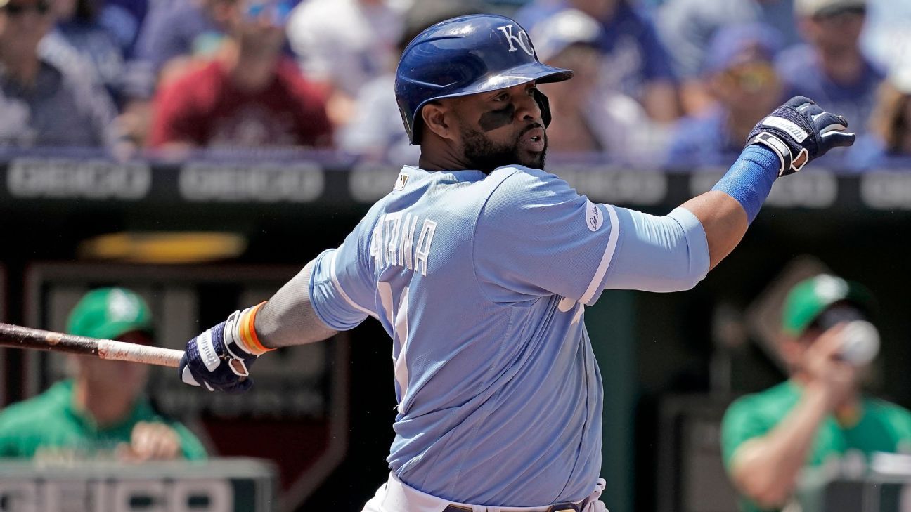 Seattle Mariners acquire first baseman Carlos Santana from Kansas