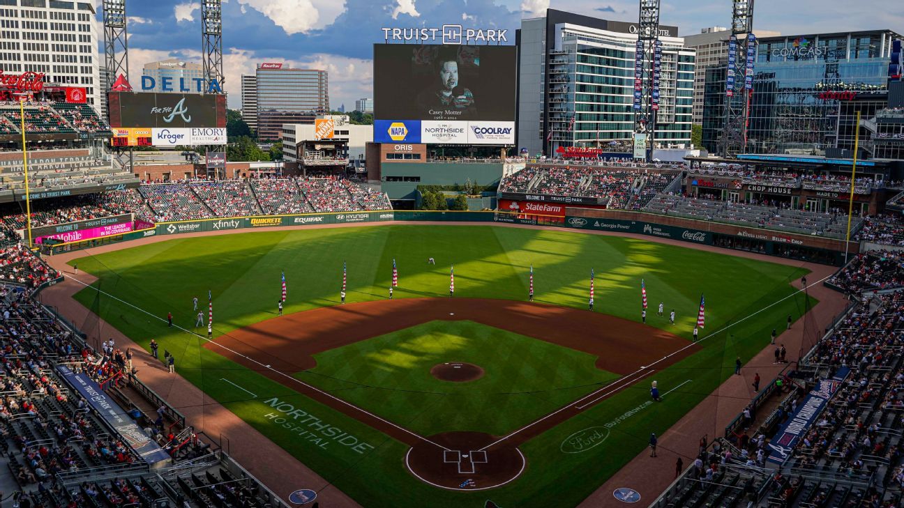 Braves honor late play-by-play man Casey Motter