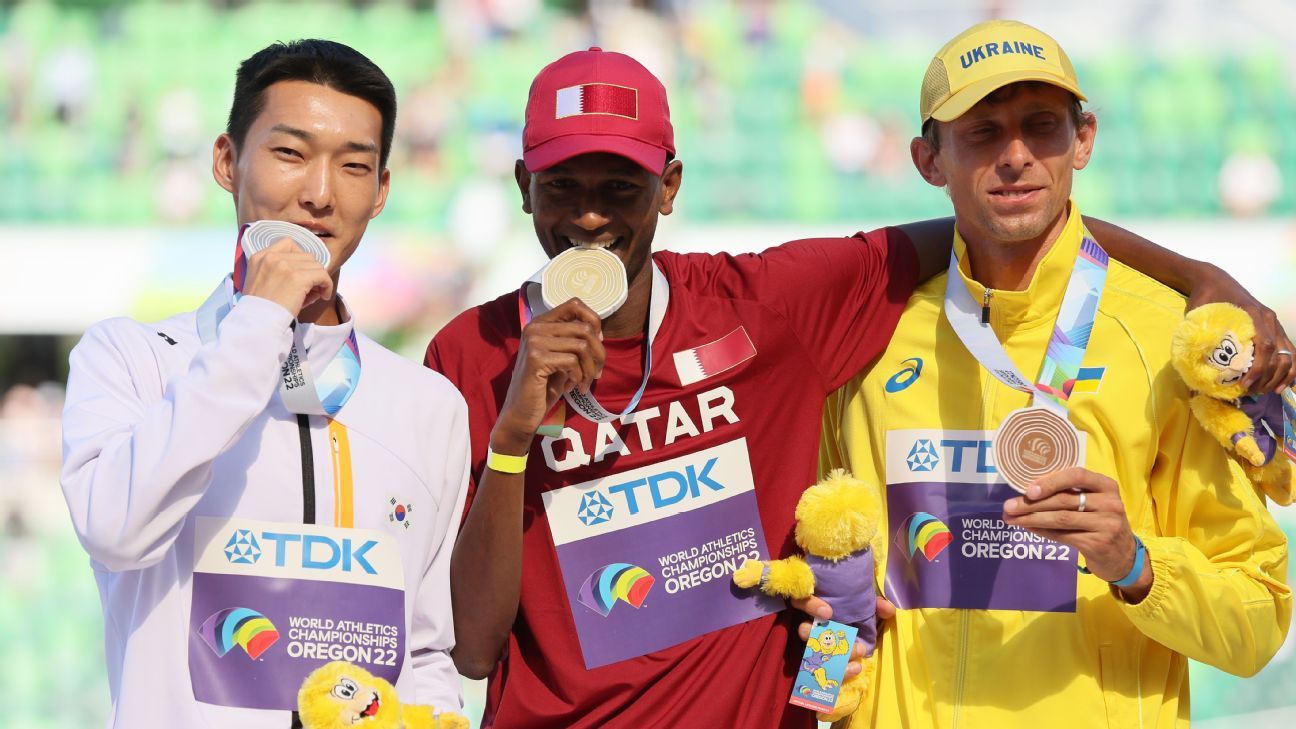 Athletes receiving medals almost instantly at 2022 World Athletics ...