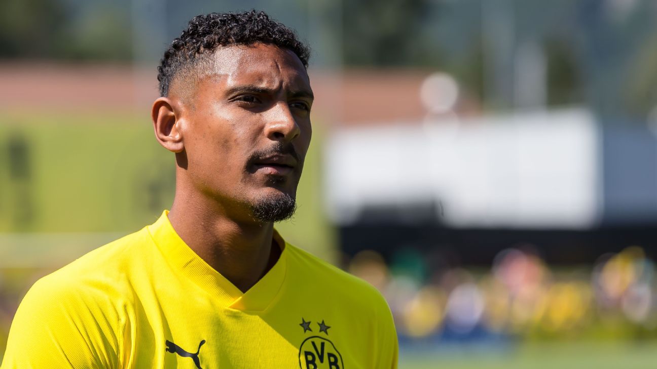 Sebastian Haller dari Borussia Dortmund absen selama dua bulan setelah operasi tumor