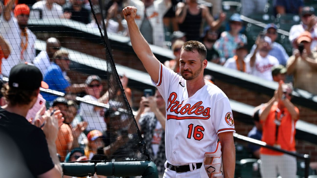 Baltimore, MD, USA. 29th May, 2017. Baltimore Orioles Left Fielder #16 Trey  Mancini makes a catch in the outfield after some confusion during a Major  League Baseball game between the Baltimore Orioles