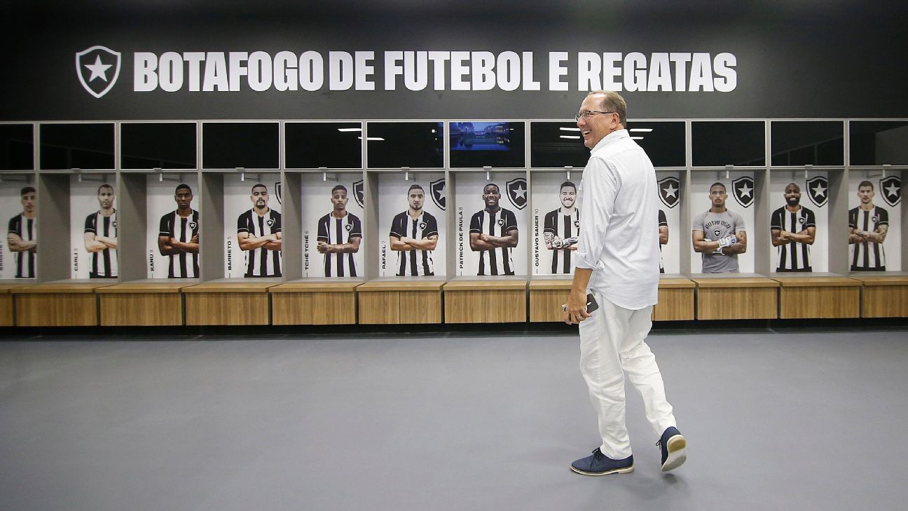 Desci e subi jogando”: Loureiro revela alívio com título do Botafogo e  explica cobrança no vestiário