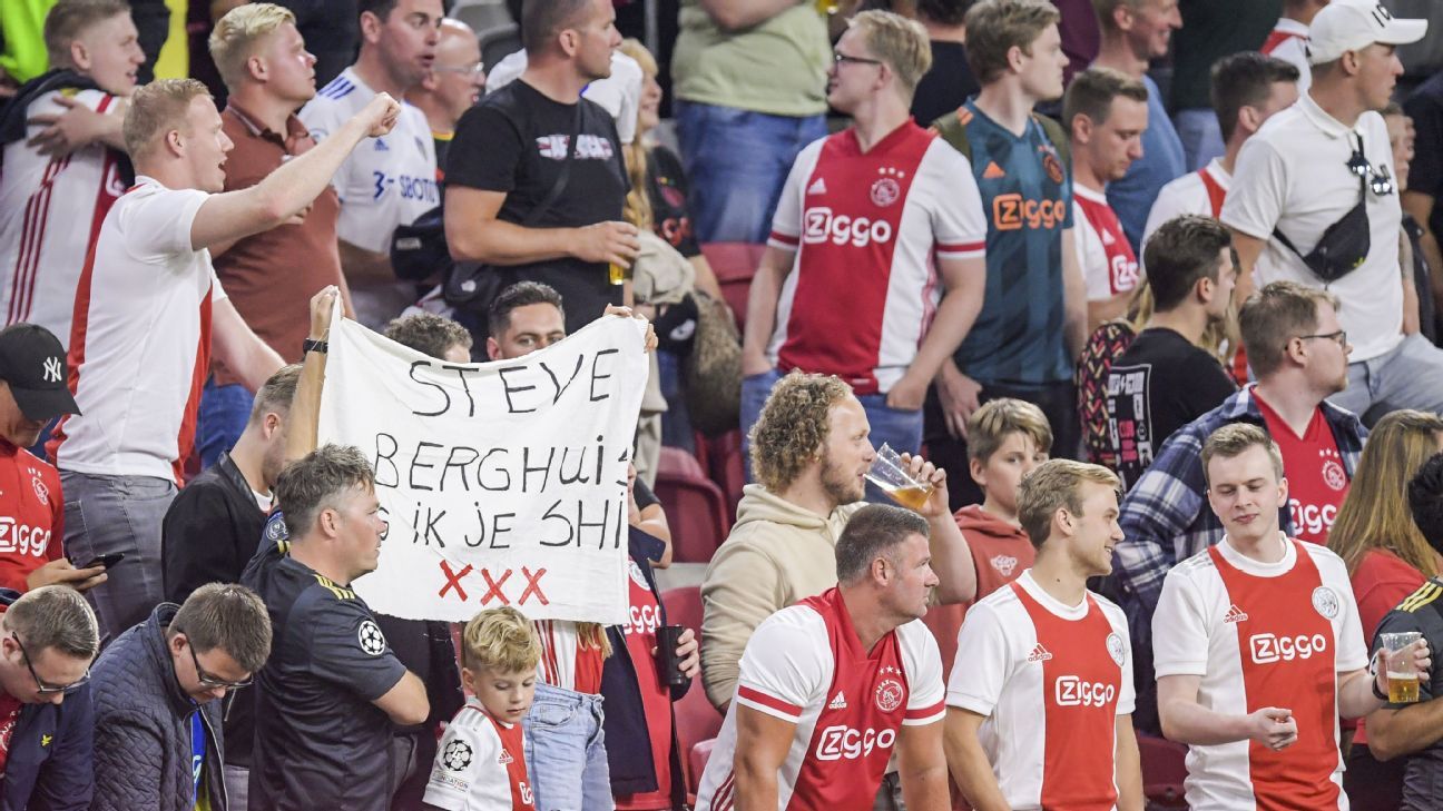 vertrekken kin Ontrouw Ajax ban signs asking players for shirts - ESPN