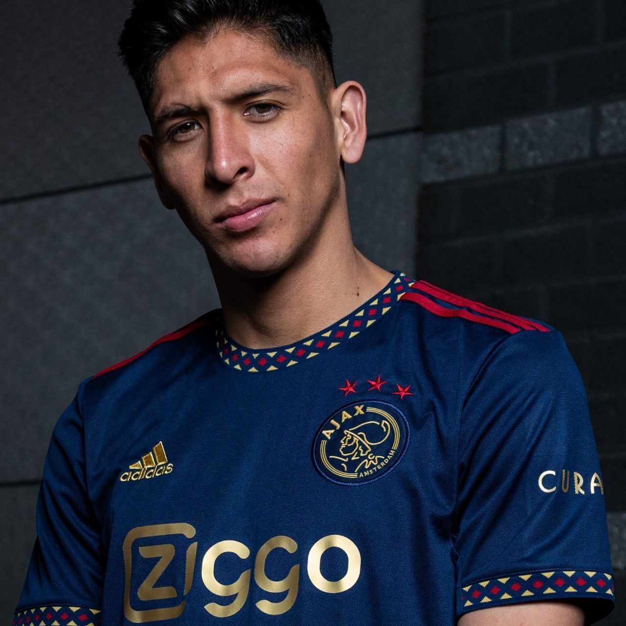 Edson Álvarez presentó la nueva camiseta del Ajax - ESPN