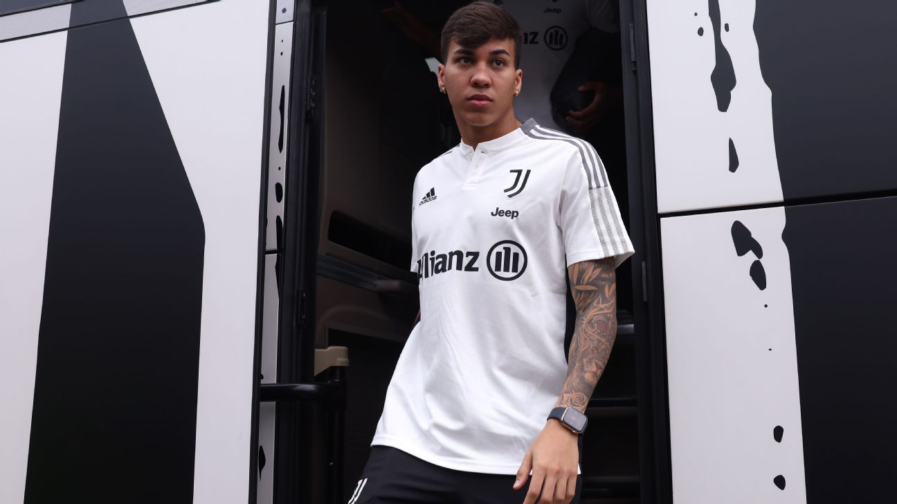 Cruzeiro avança em negociação com Juventus para repatriar atacante Kaio Jorge.