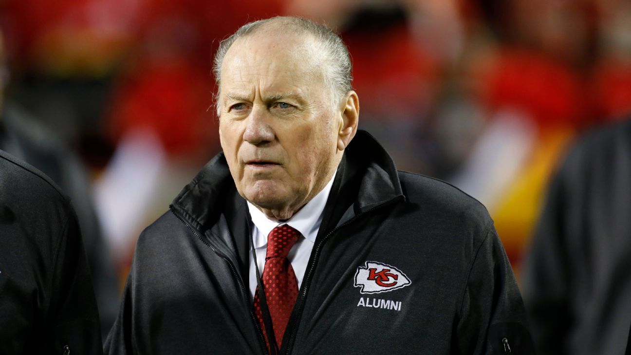 Hall of Fame QB Len Dawson, who led Kansas City Chiefs to Super Bowl IV win, die..