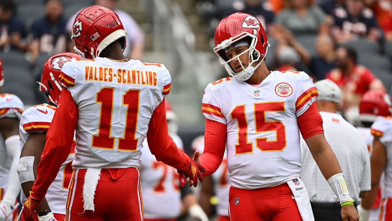 Six completions, six receivers: Patrick Mahomes' opening drive