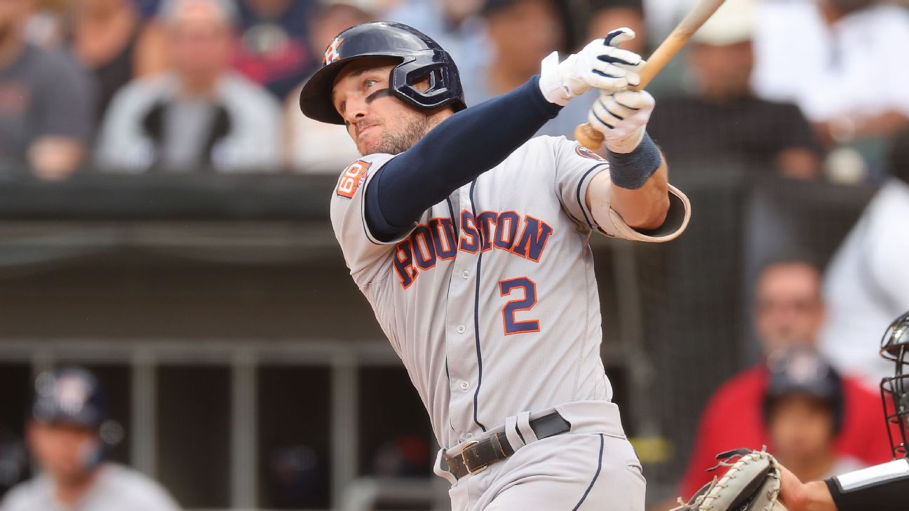 Even after an Astros loss in Miami, Jose Altuve signed autographs