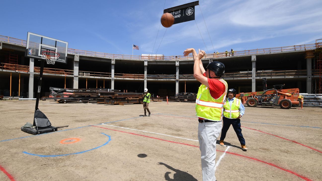 How a $2 billion futuristic sports palace will aid the Clippers in the battle fo..