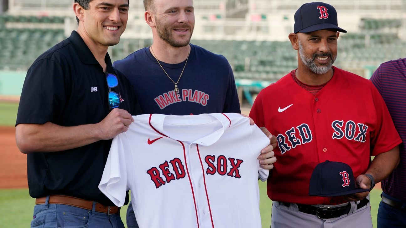 Why are Boston Red Sox players, coaches wearing No. 21? Kiké Hernández,  Alex Cora and others honoring Roberto Clemente 
