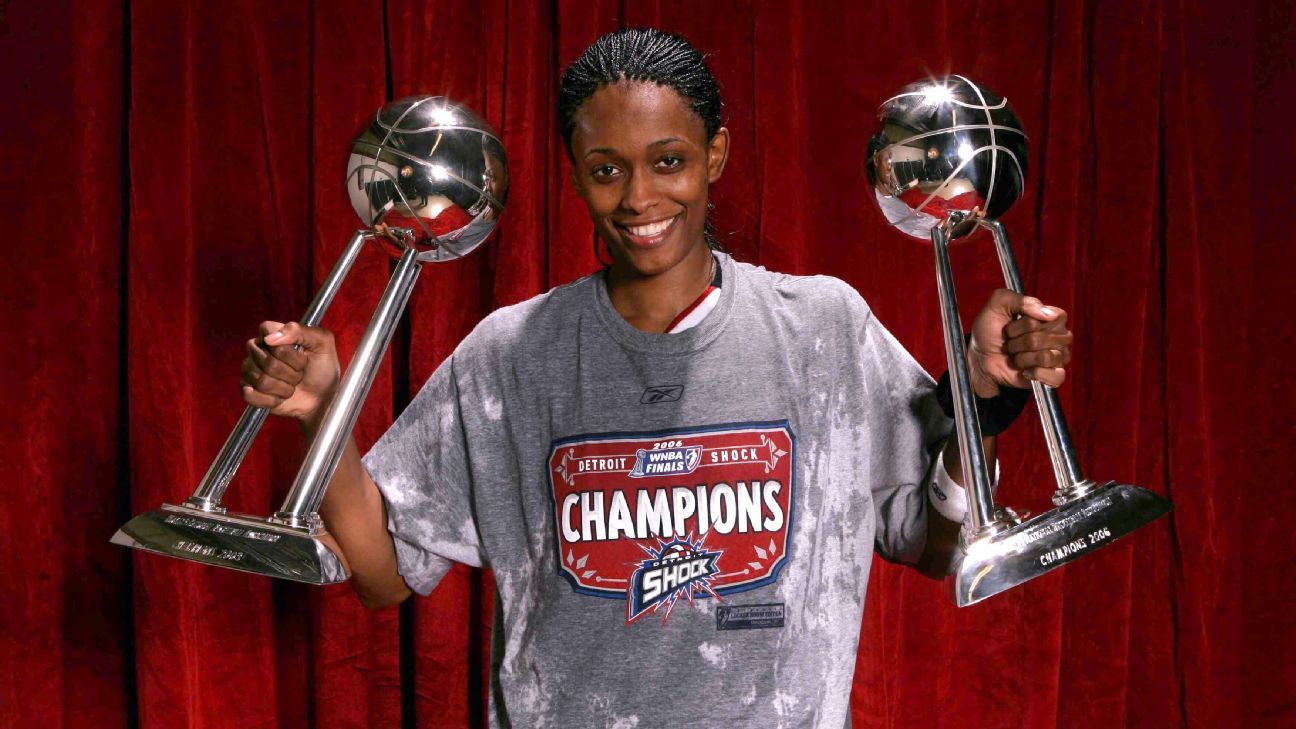 UConn to retire Cash's No. 32 jersey on Nov. 14