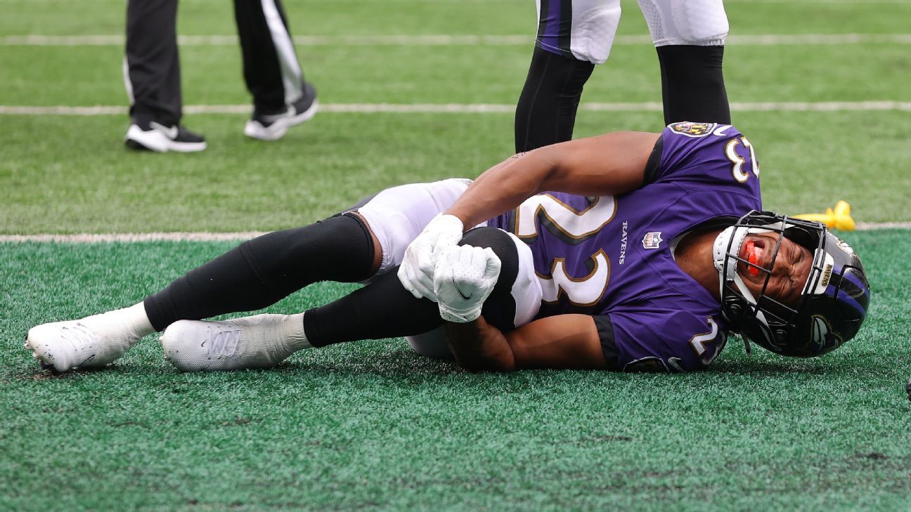 Baltimore Ravens cornerback Kyle Fuller works out during the team's NFL  football training camp practice at M&T Stadium, Saturday, July 30, 2022, in  Baltimore. (AP Photo/Julio Cortez Stock Photo - Alamy