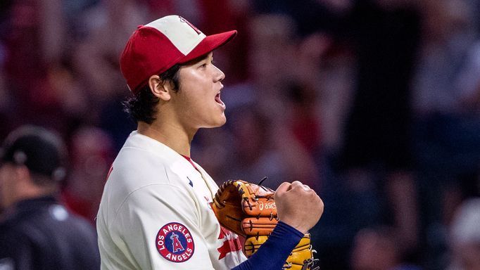 ANAHEIM, CA - JUNE 09: Los Angeles Angels pitcher Shohei Ohtani (17) throws  a pitch during the MLB game between the Seattle Mariners and the Los  Angeles Angels of Anaheim on June